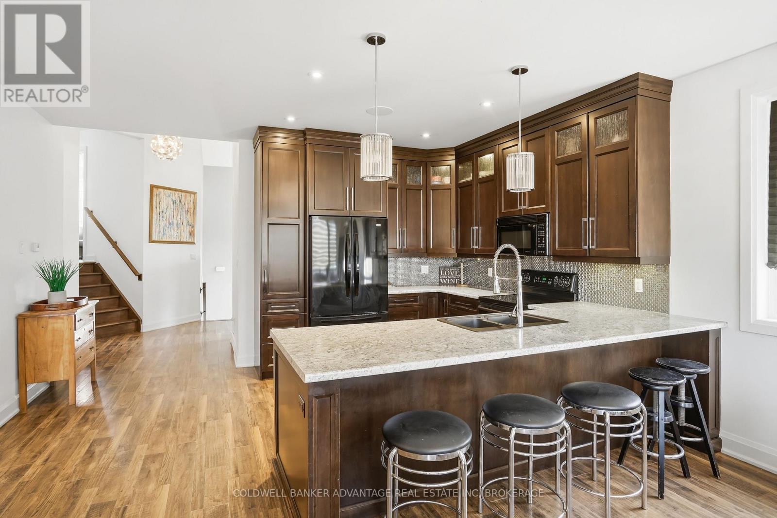 3 ASCOT COURT - 8