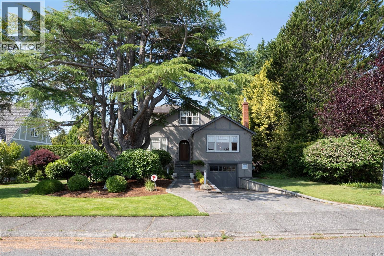 2741 Dufferin Ave - 1