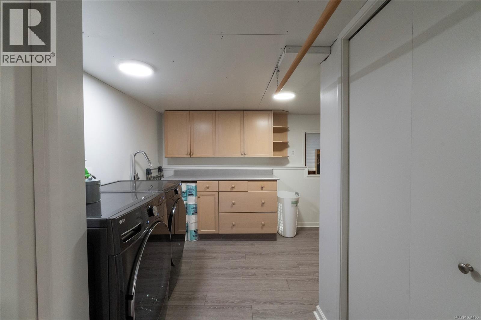 2741 Dufferin Ave - 33