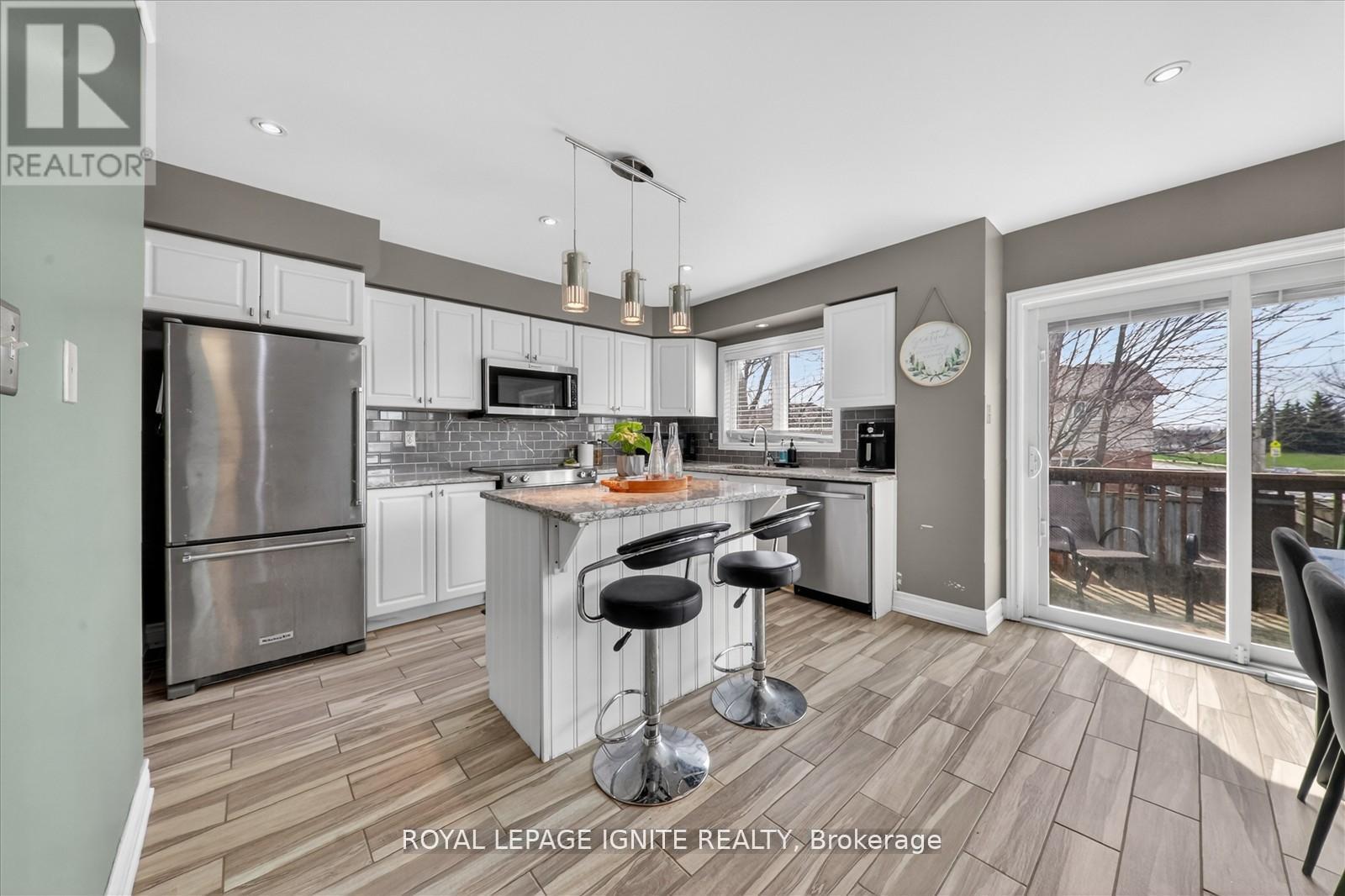 #27 571 LONGWORTH AVENUE - 17