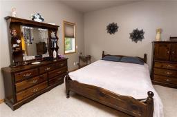326 4th Avenue Sw, Carman, MB R0G0J0 Photo 22