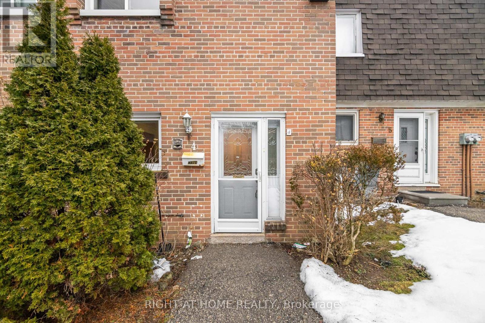 #4 415 SILVERSTONE DRIVE - 1
