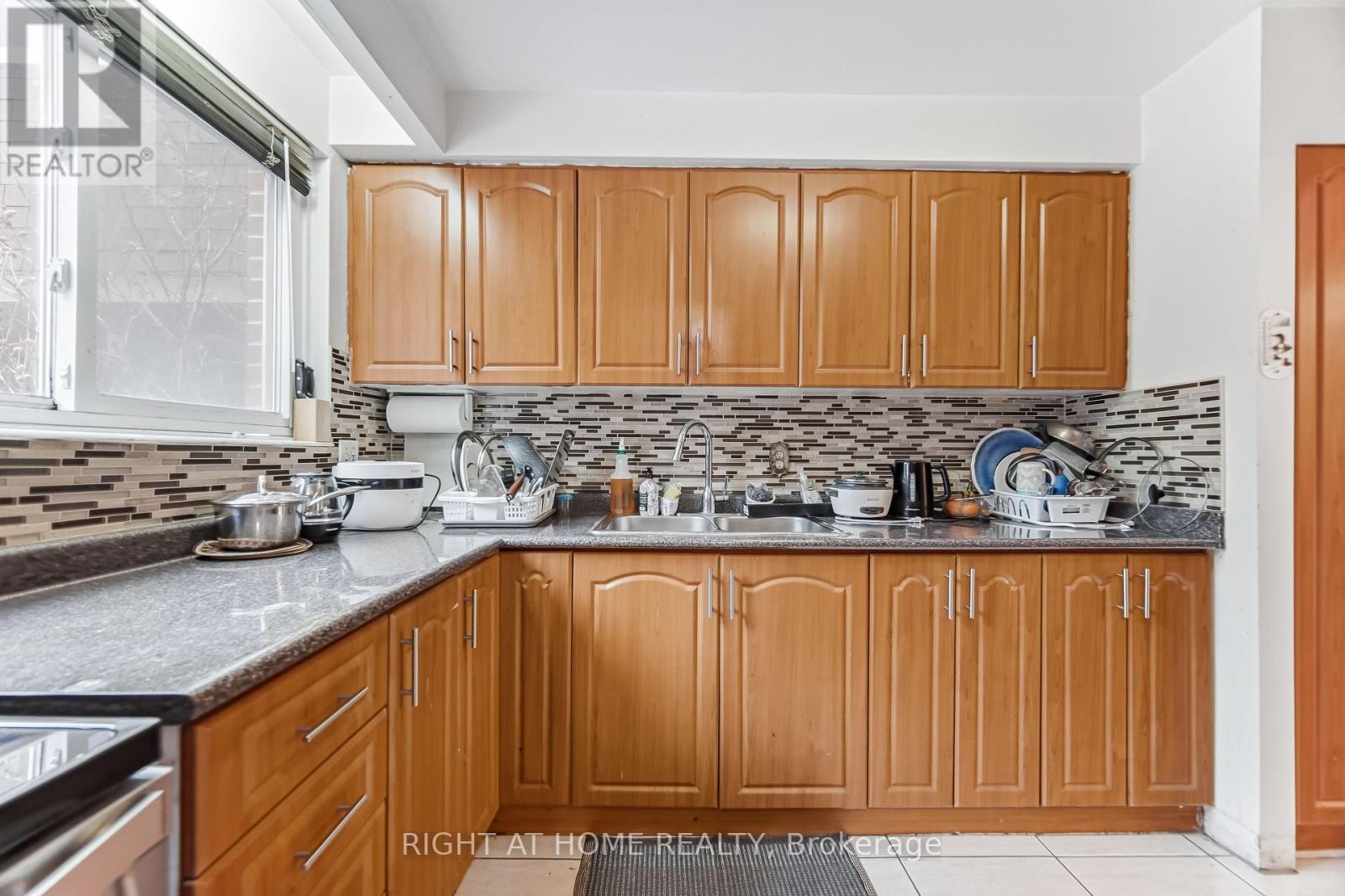 #4 415 SILVERSTONE DRIVE - 13