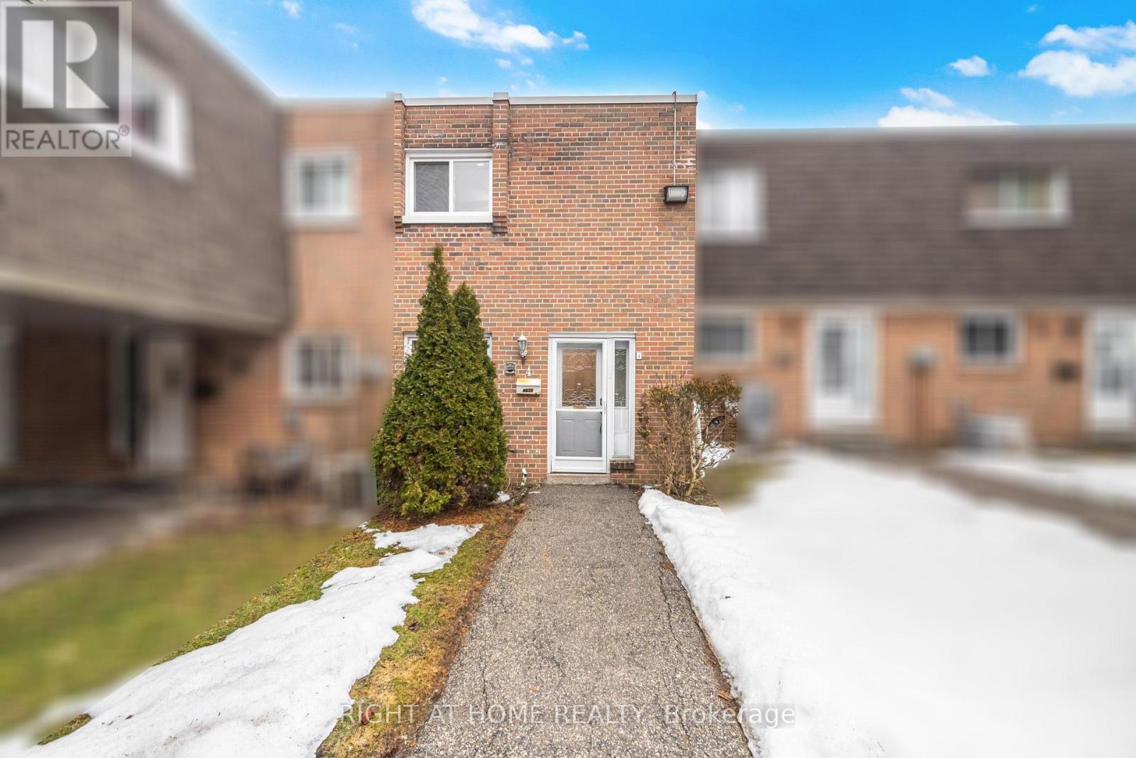 #4 415 SILVERSTONE DRIVE - 2