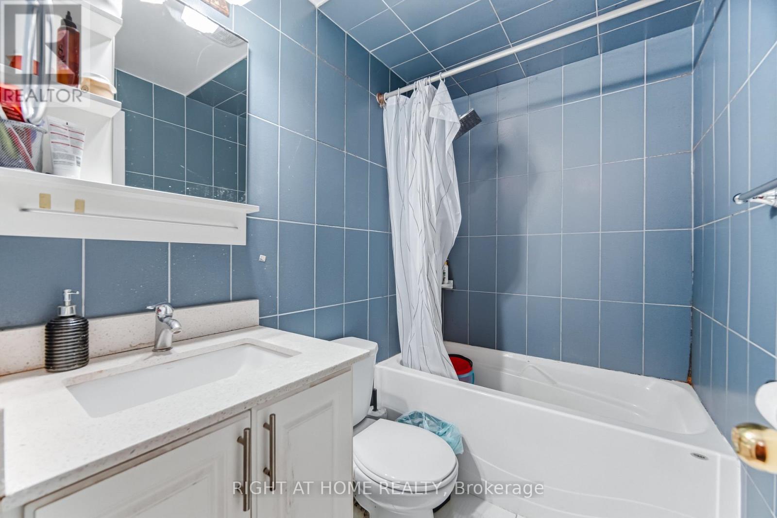 #4 415 SILVERSTONE DRIVE - 20