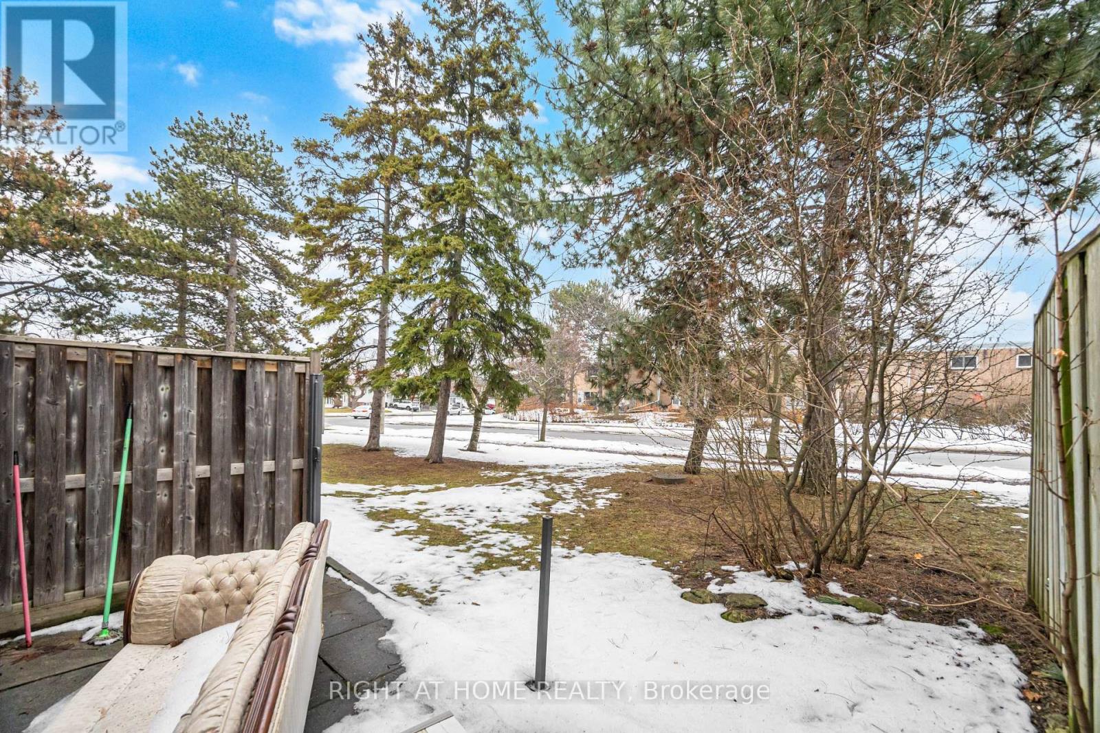 #4 415 SILVERSTONE DRIVE - 29