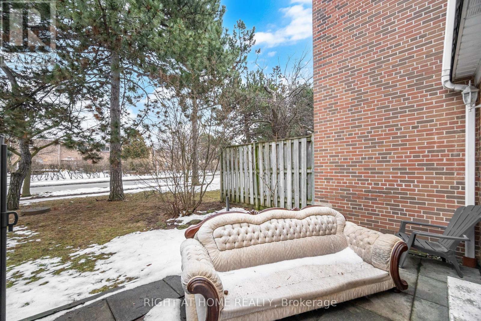 #4 415 SILVERSTONE DRIVE - 30
