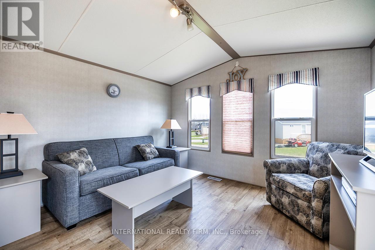 1235 VILLIERS LINE - 34 GLEN ABBEY - 2
