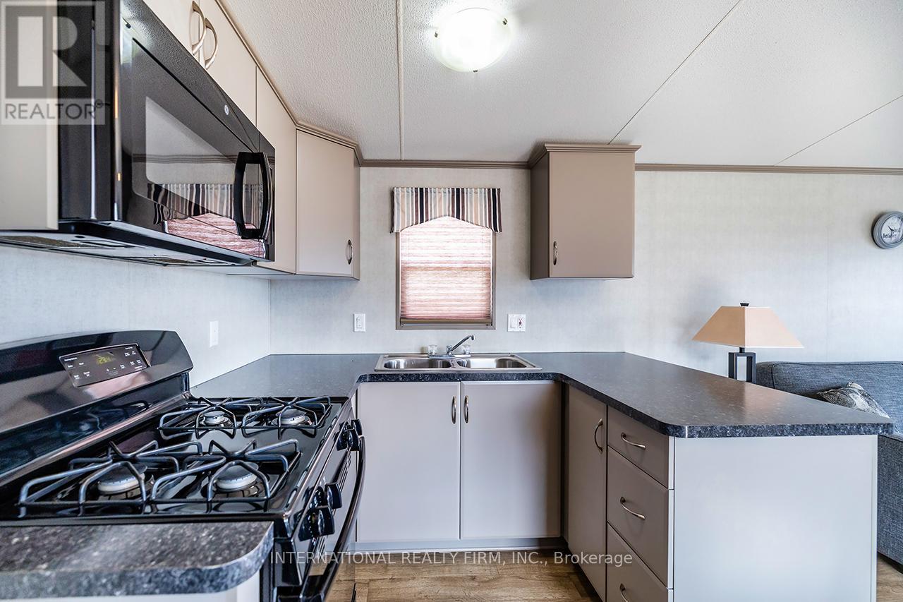 1235 VILLIERS LINE - 34 GLEN ABBEY - 4