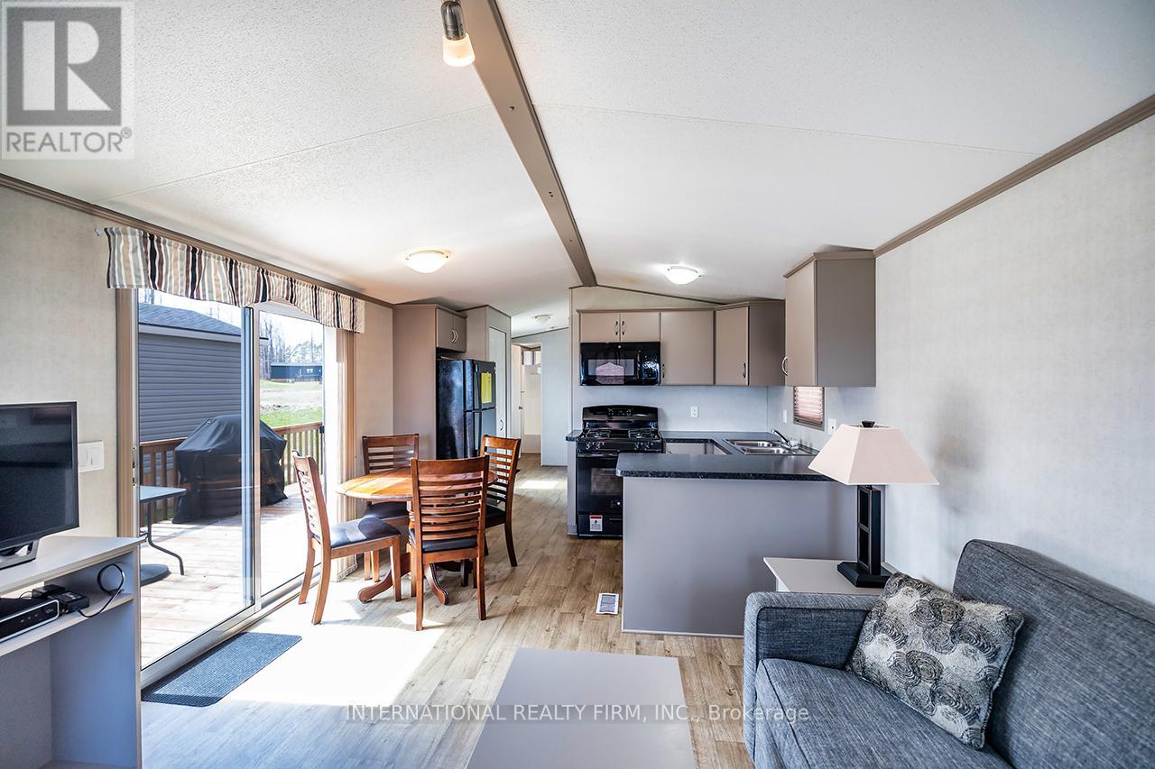 1235 VILLIERS LINE - 34 GLEN ABBEY - 6