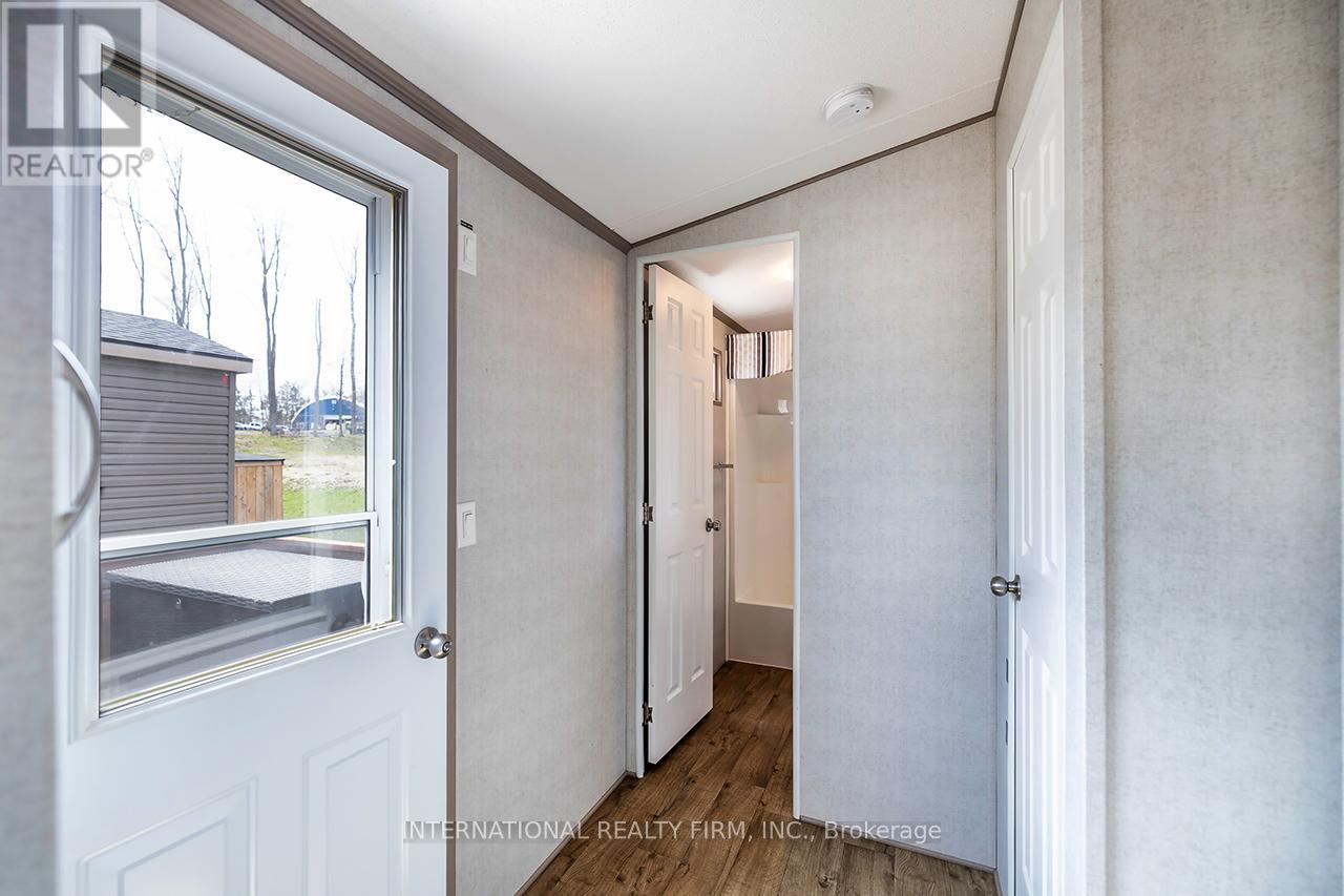 1235 VILLIERS LINE - 34 GLEN ABBEY - 8