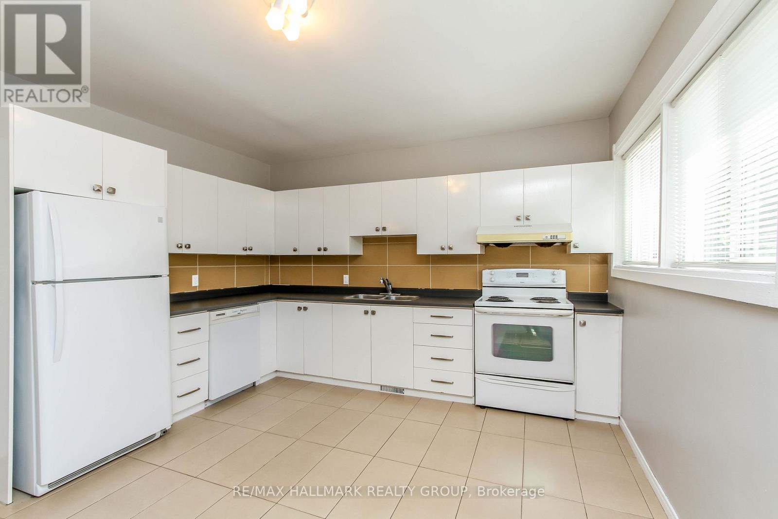 4 Bed, 3 Bath House for Rent in Ottawa – 448 PLEASANT PARK ROAD, Ottawa – MLS# X13066192 - Image 28