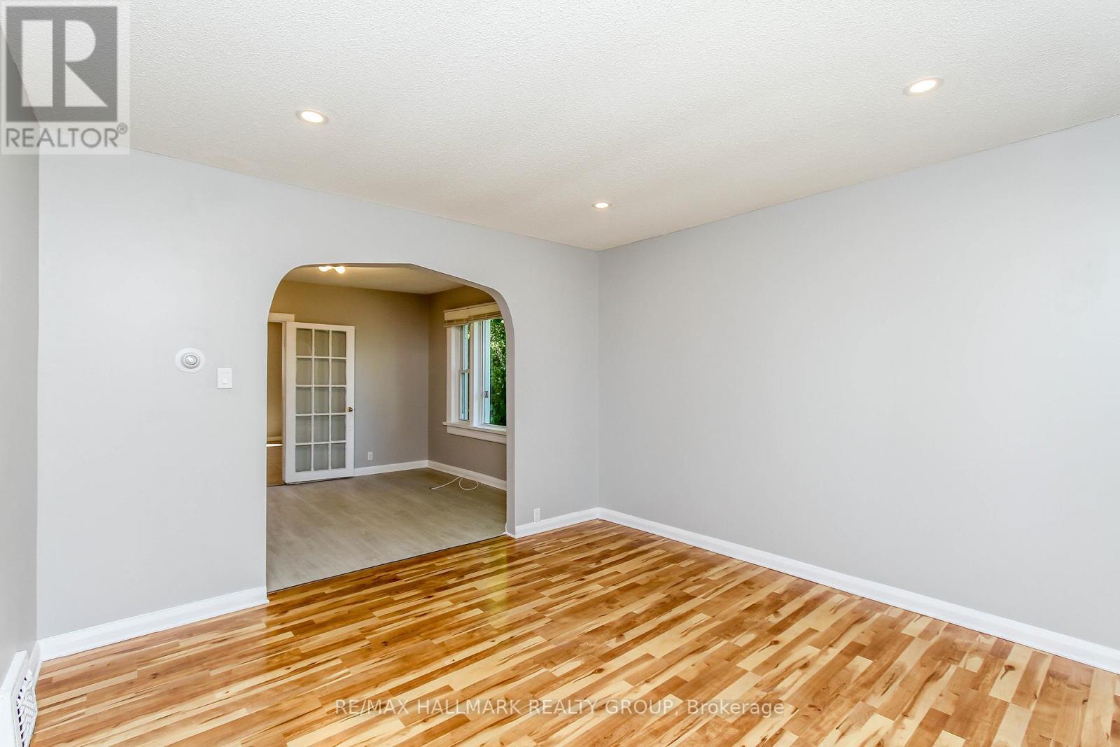 4 Bed, 3 Bath House for Rent in Ottawa – 448 PLEASANT PARK ROAD, Ottawa – MLS# X13066192 - Image 11