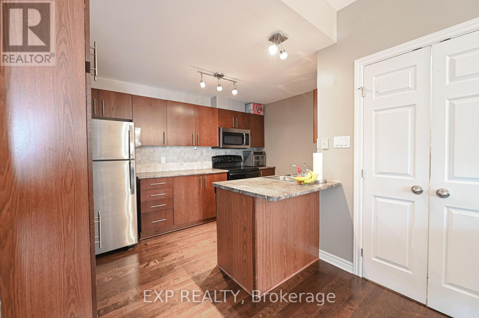 #G 1113 STITTSVILLE MAIN STREET N - 7