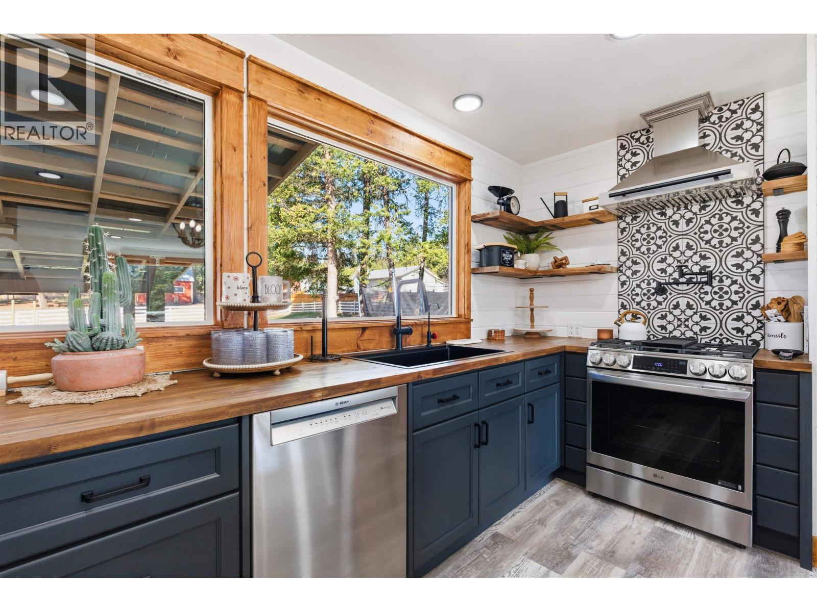 2479 BUSH ROAD - 4