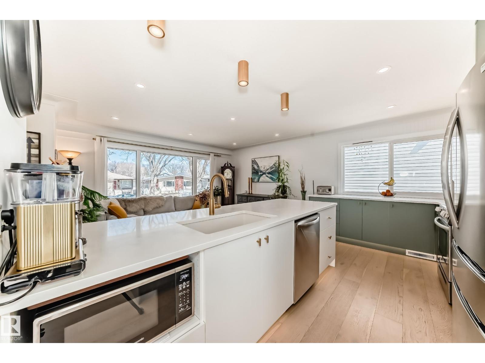 9323 70 AV NW, Edmonton