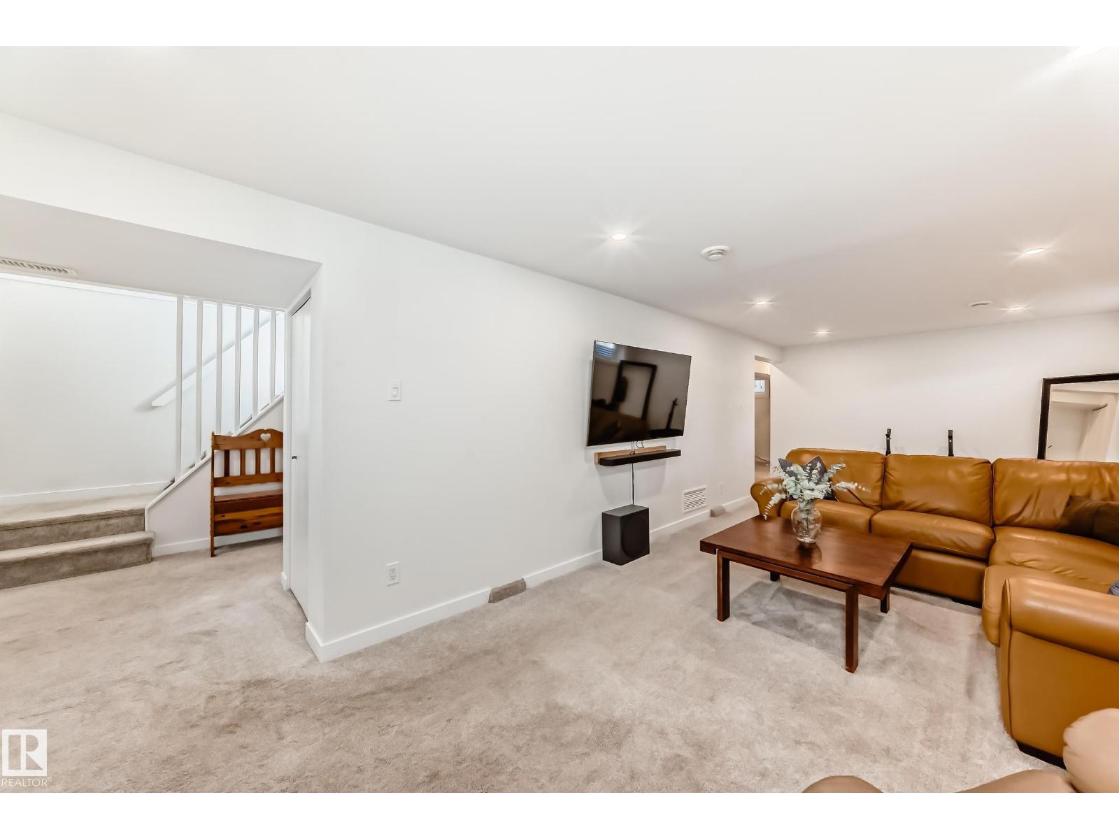 9323 70 AV NW, Edmonton
