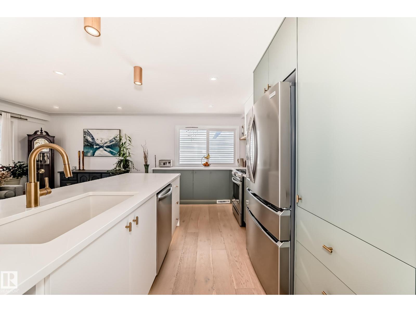 9323 70 AV NW, Edmonton