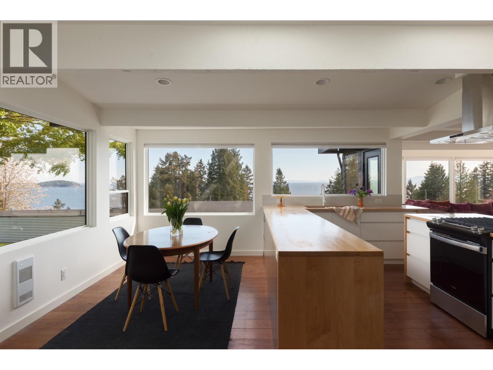 127 MAHAN ROAD, Gibsons