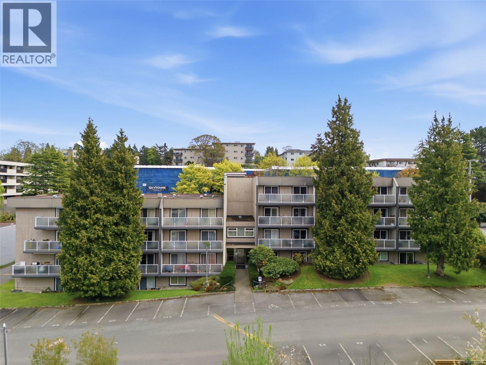 401 3252 Glasgow Avenue, Saanich