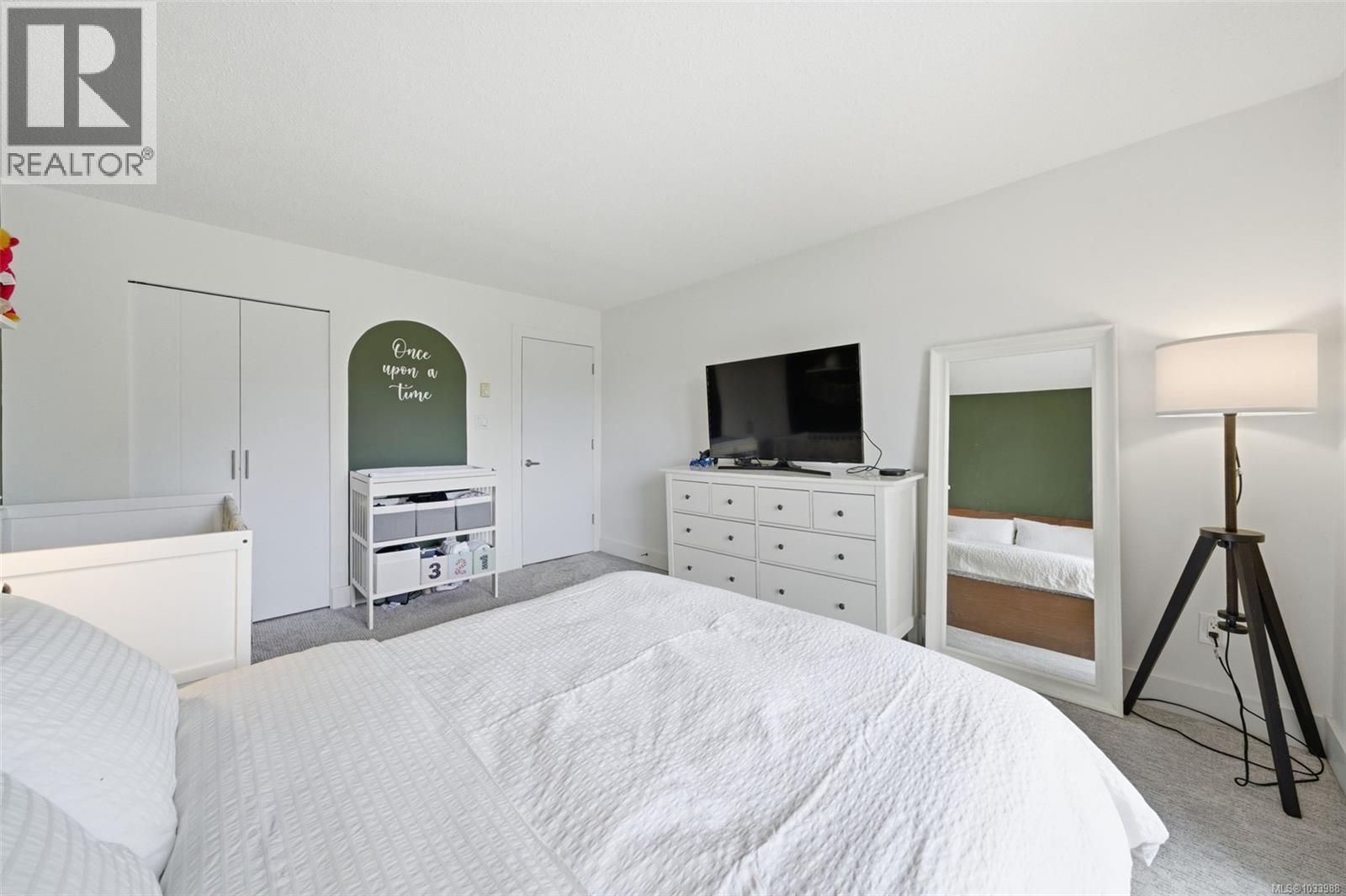 401 3252 Glasgow Avenue, Saanich