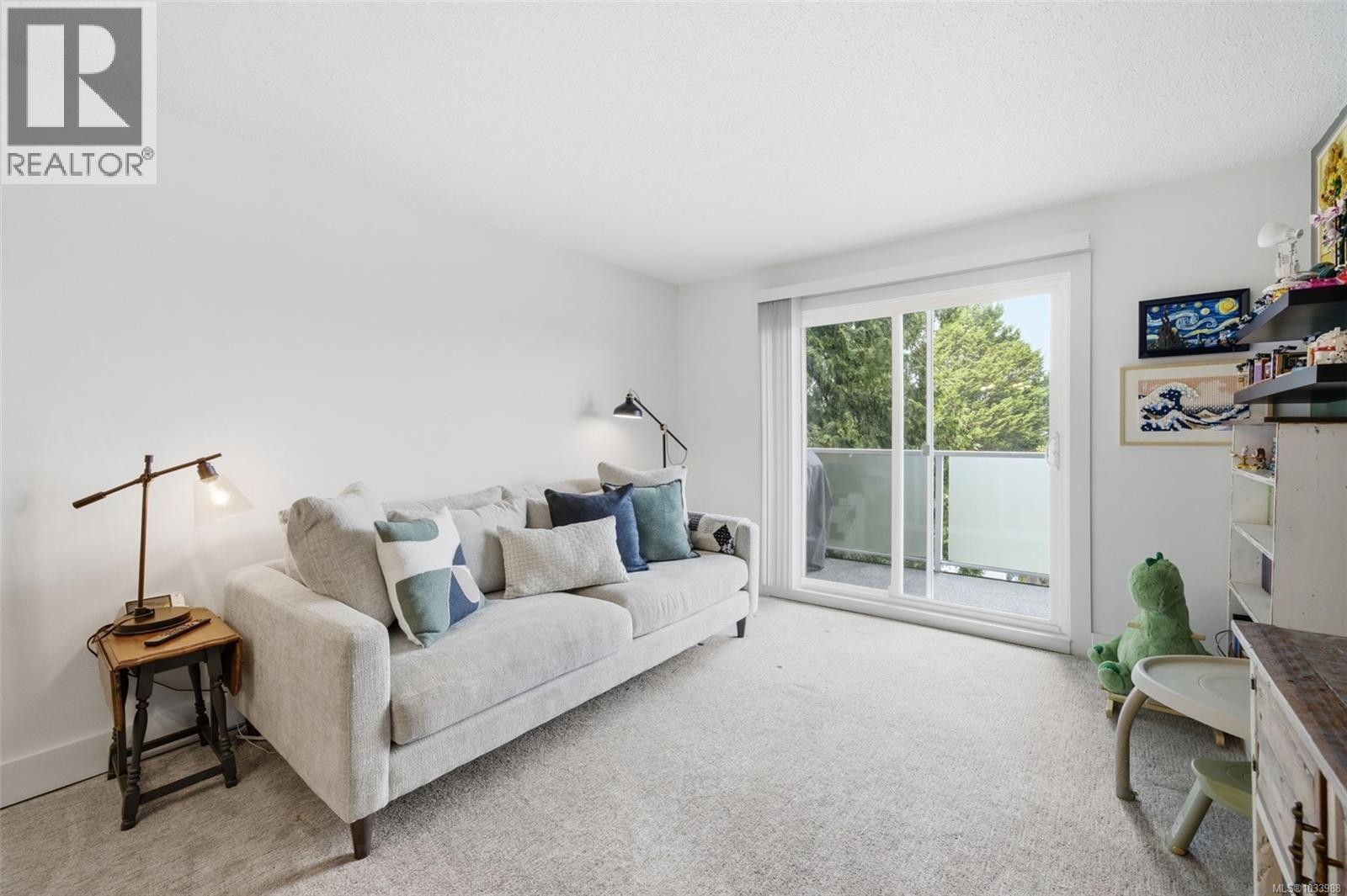 401 3252 Glasgow Avenue, Saanich