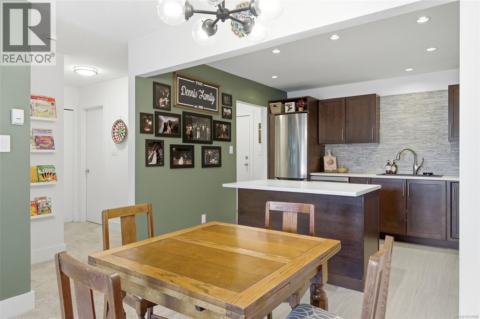 401 3252 Glasgow Avenue, Saanich
