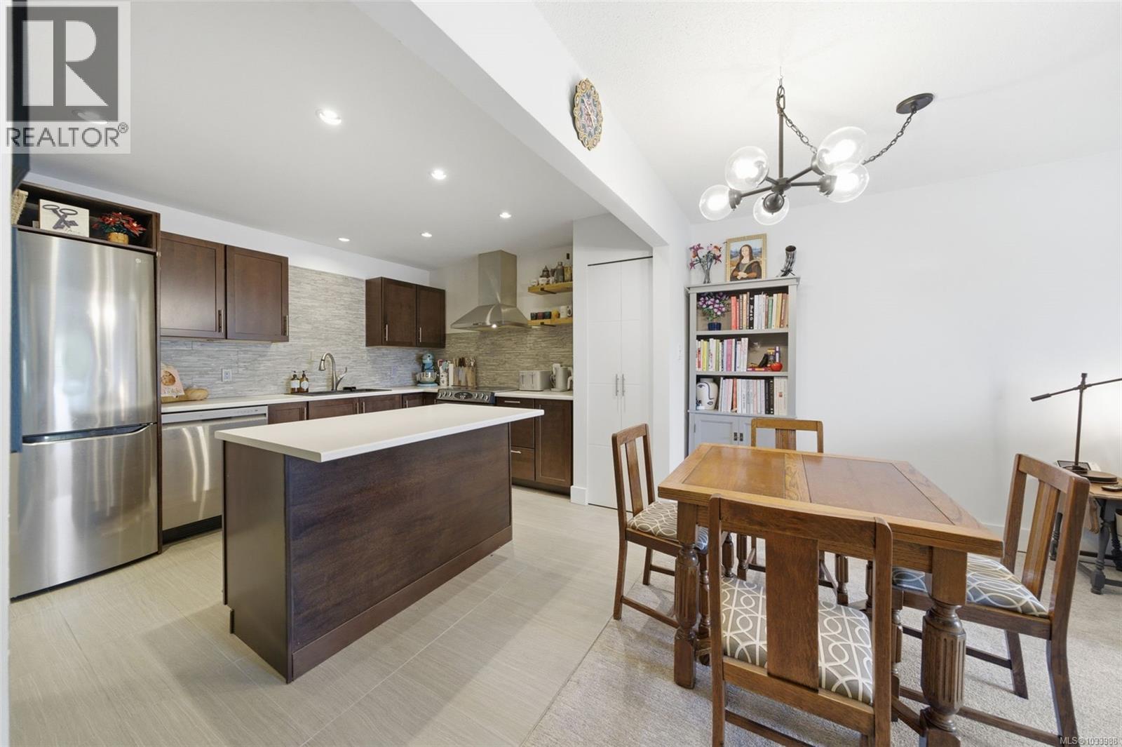 401 3252 Glasgow Avenue, Saanich