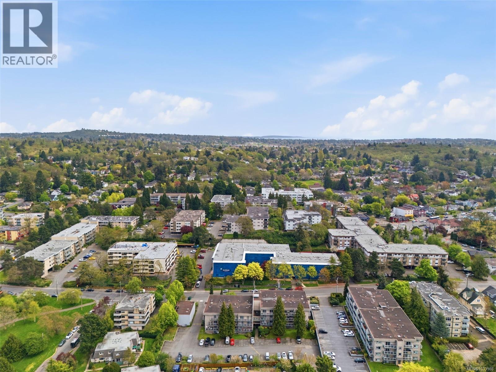 401 3252 Glasgow Avenue, Saanich