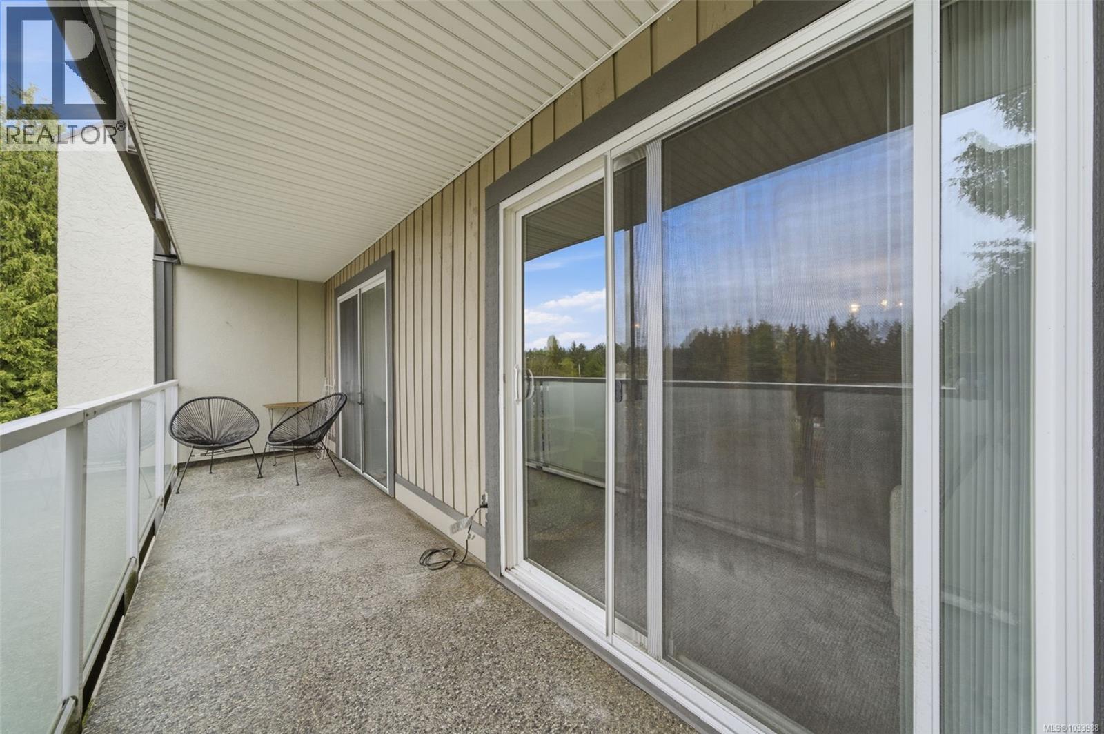 401 3252 Glasgow Avenue, Saanich
