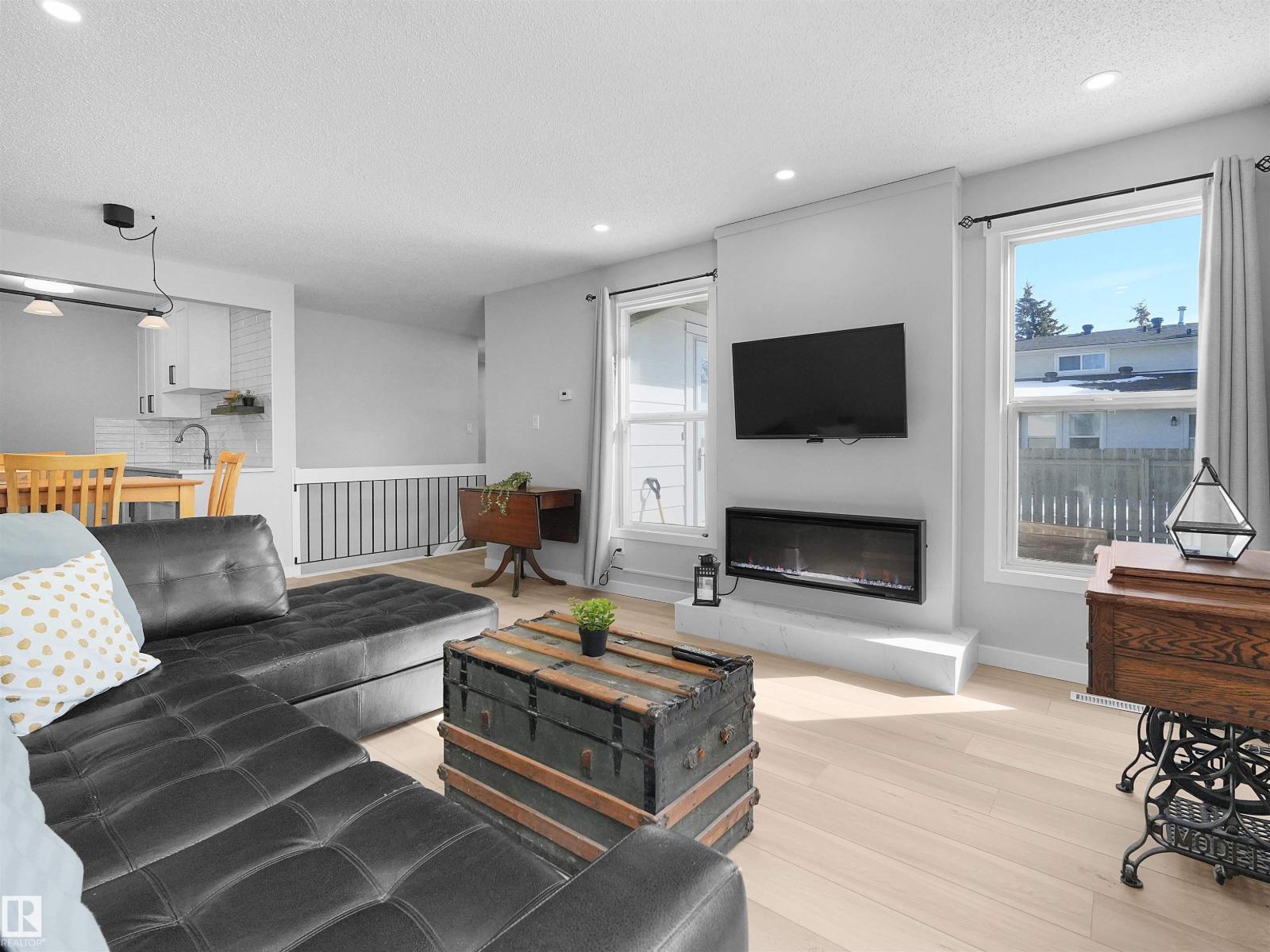 1164 KNOTTWOOD RD E NW, Edmonton