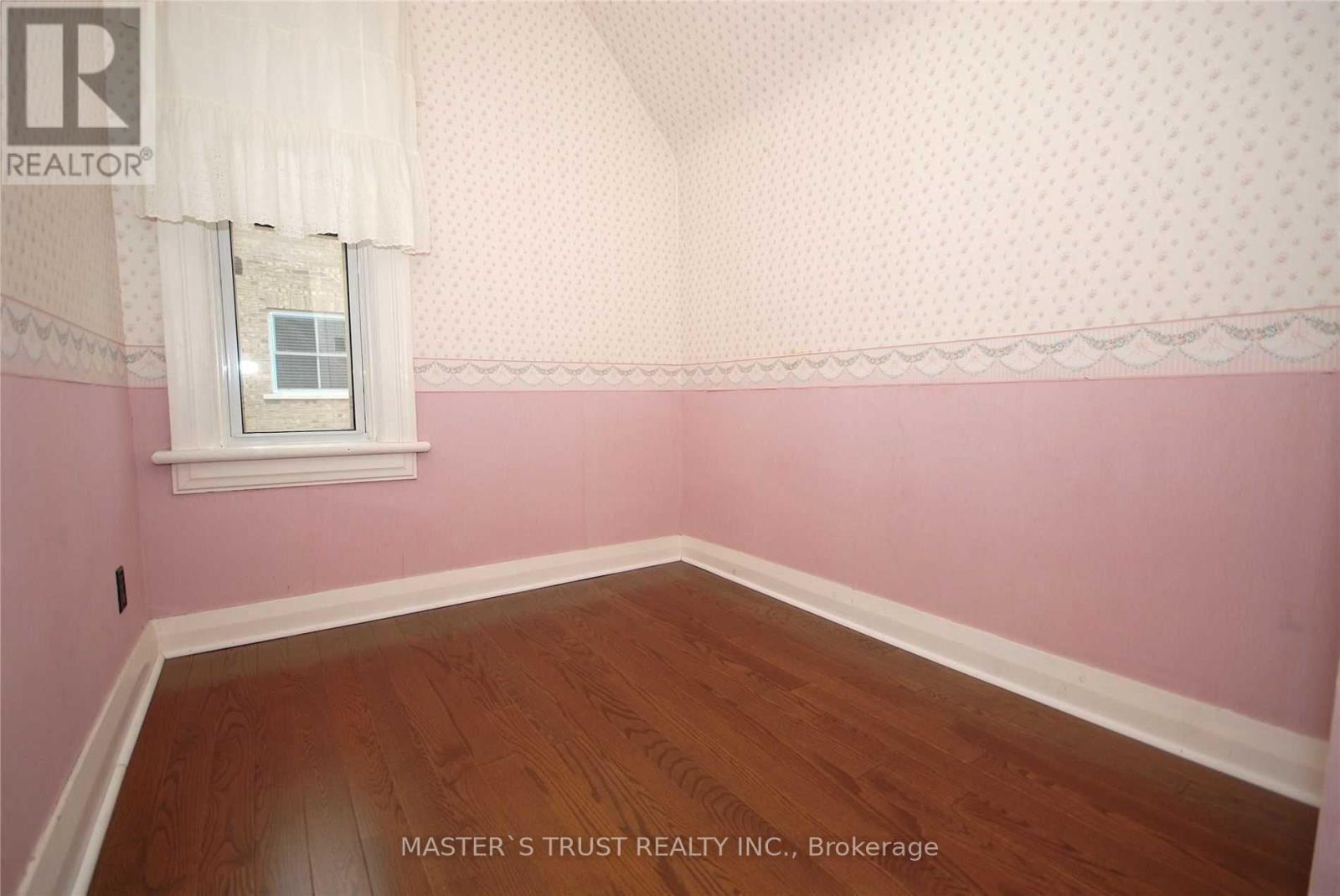 354 MAIN STREET N - 6