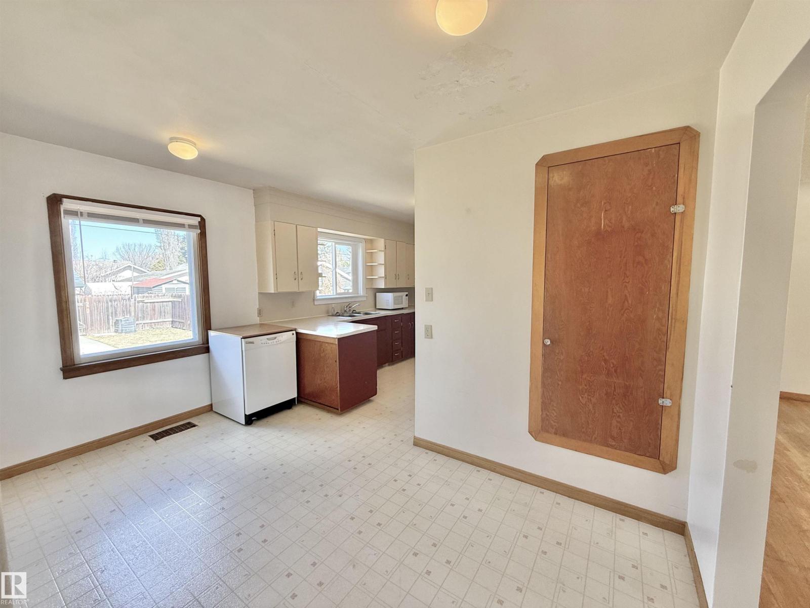 9330 72 AV NW NW, Edmonton