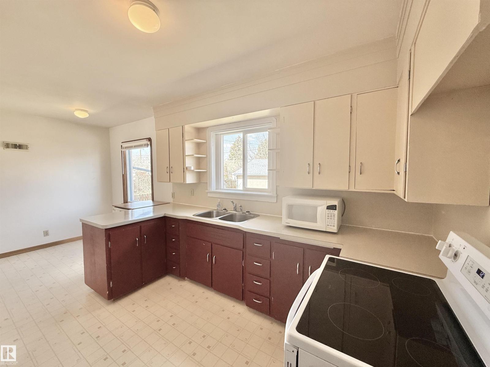 9330 72 AV NW NW, Edmonton