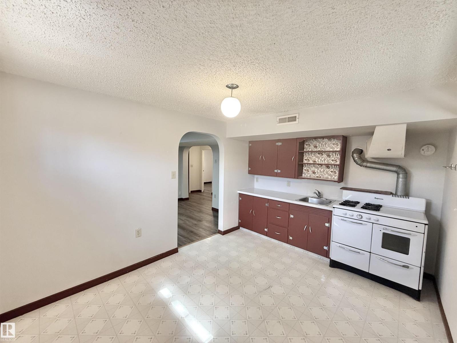 9330 72 AV NW NW, Edmonton