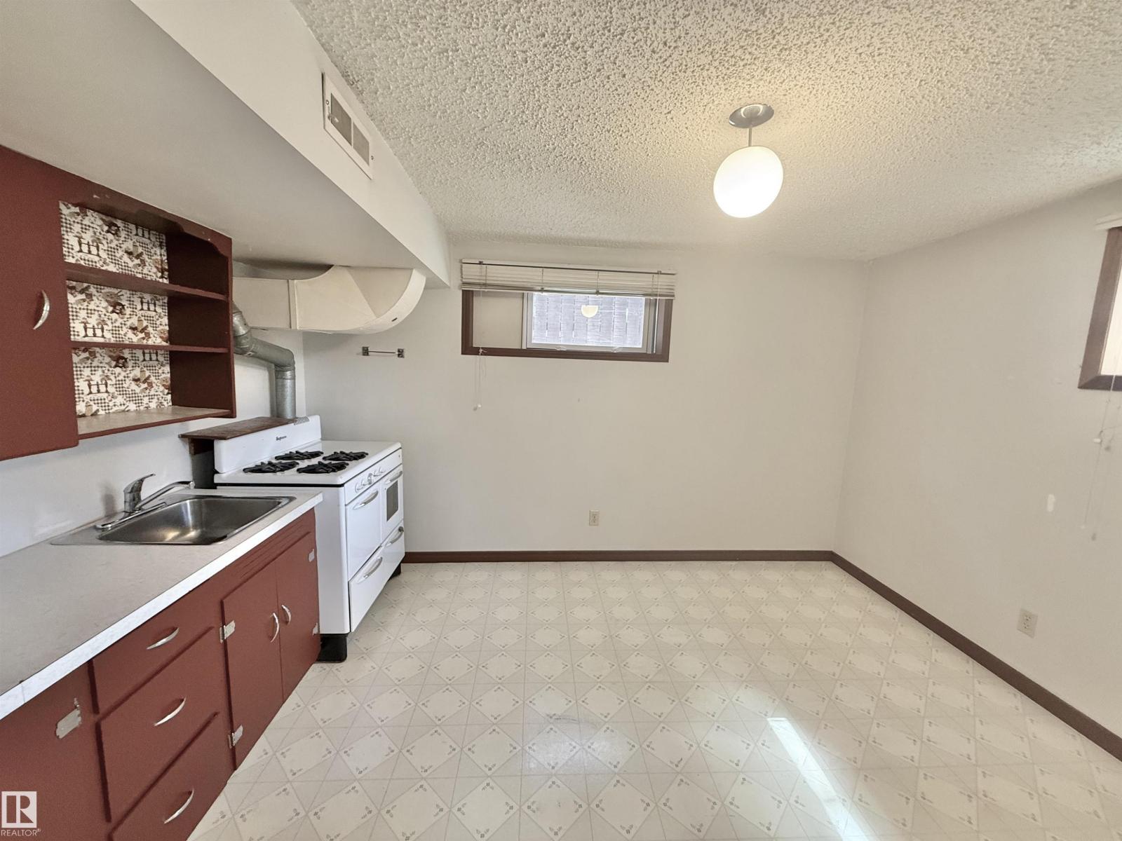 9330 72 AV NW NW, Edmonton