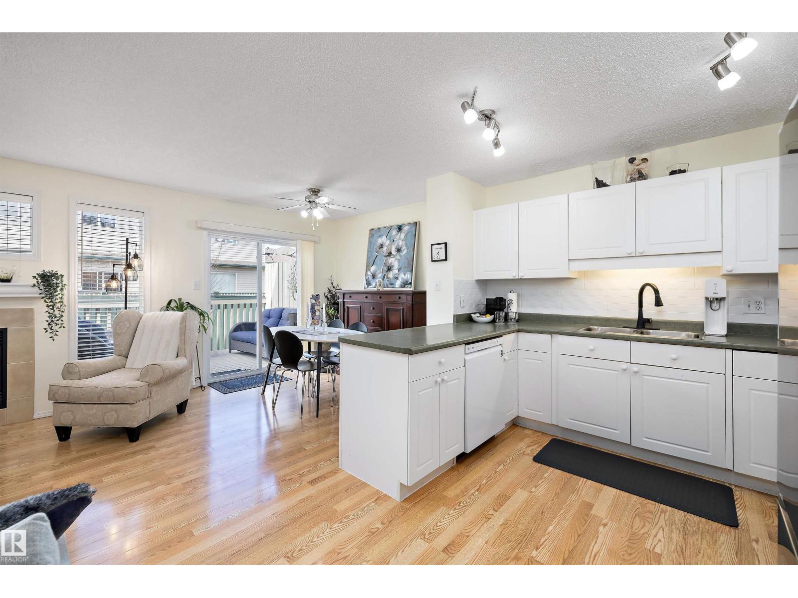 #21 2004 GRANTHAM CO NW, Edmonton