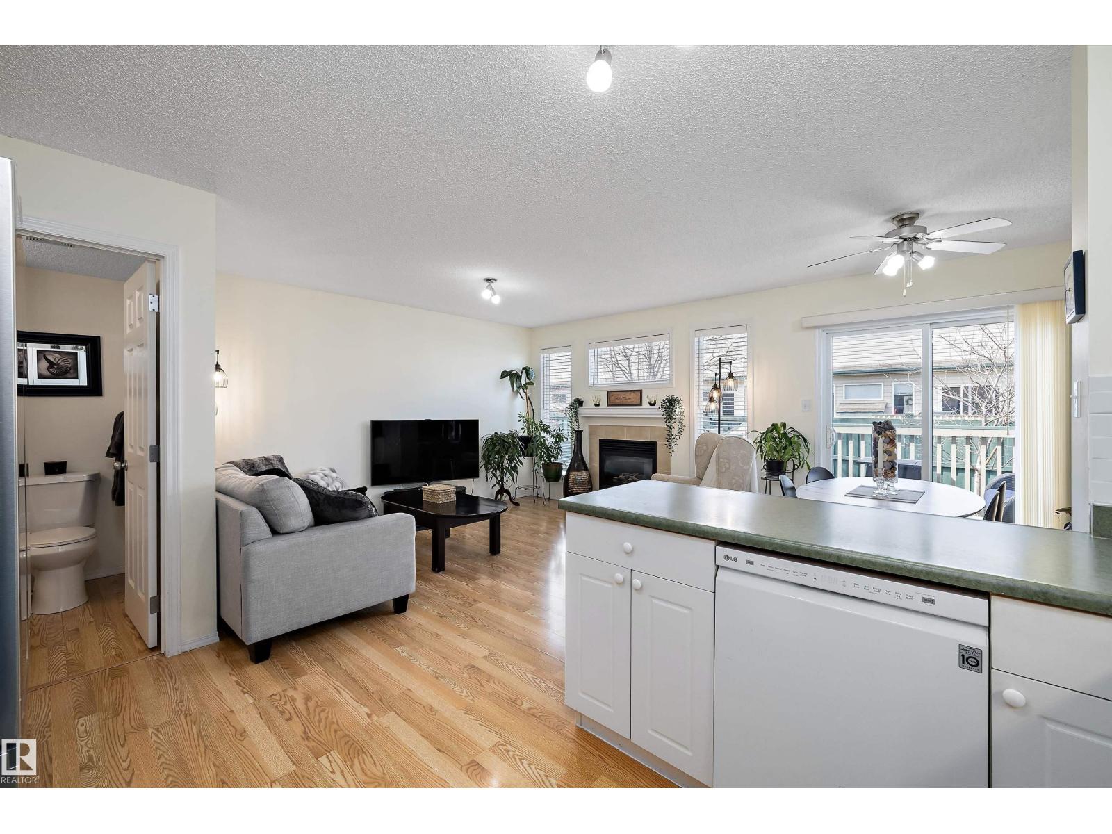 #21 2004 GRANTHAM CO NW, Edmonton