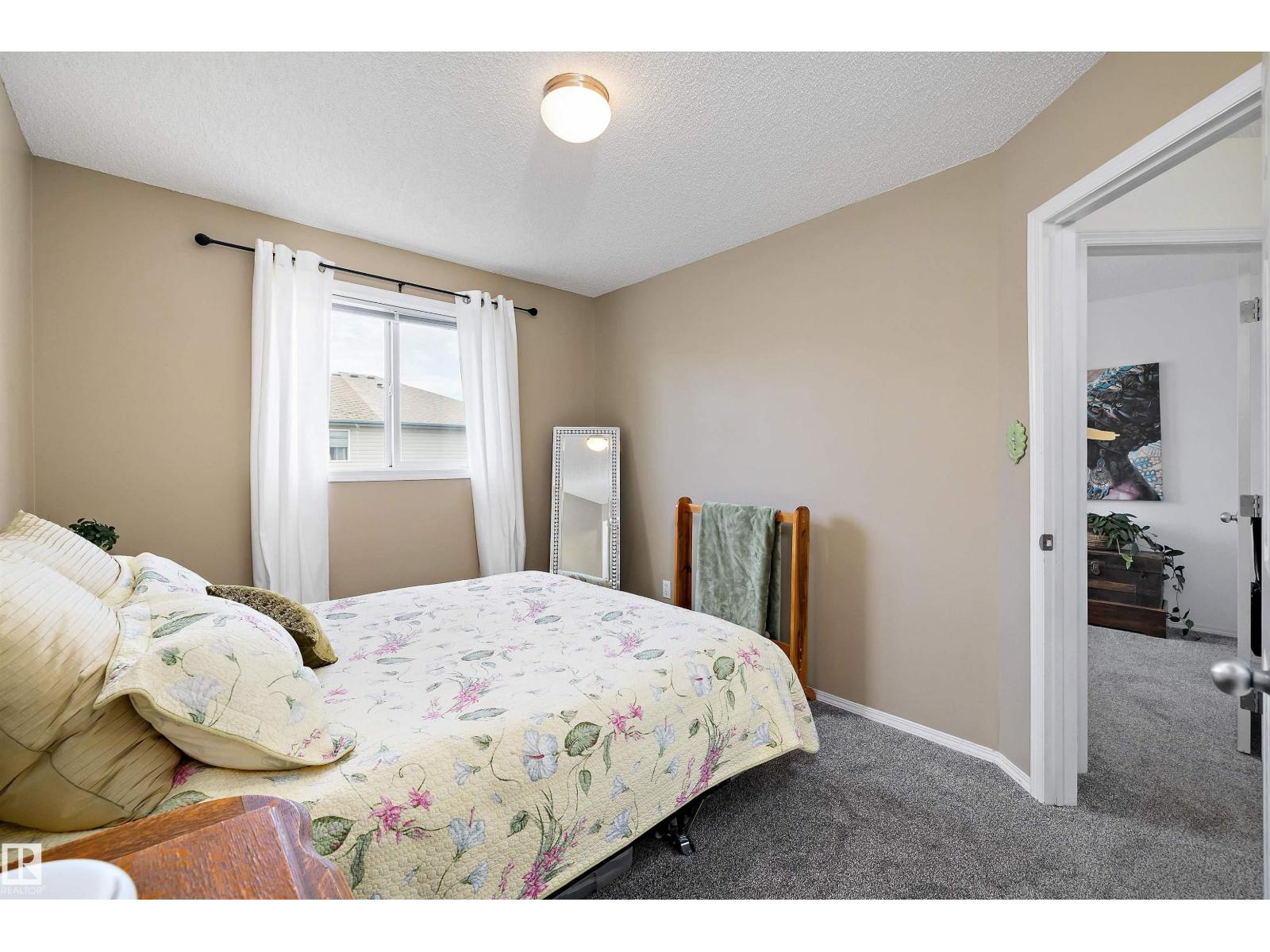 #21 2004 GRANTHAM CO NW, Edmonton