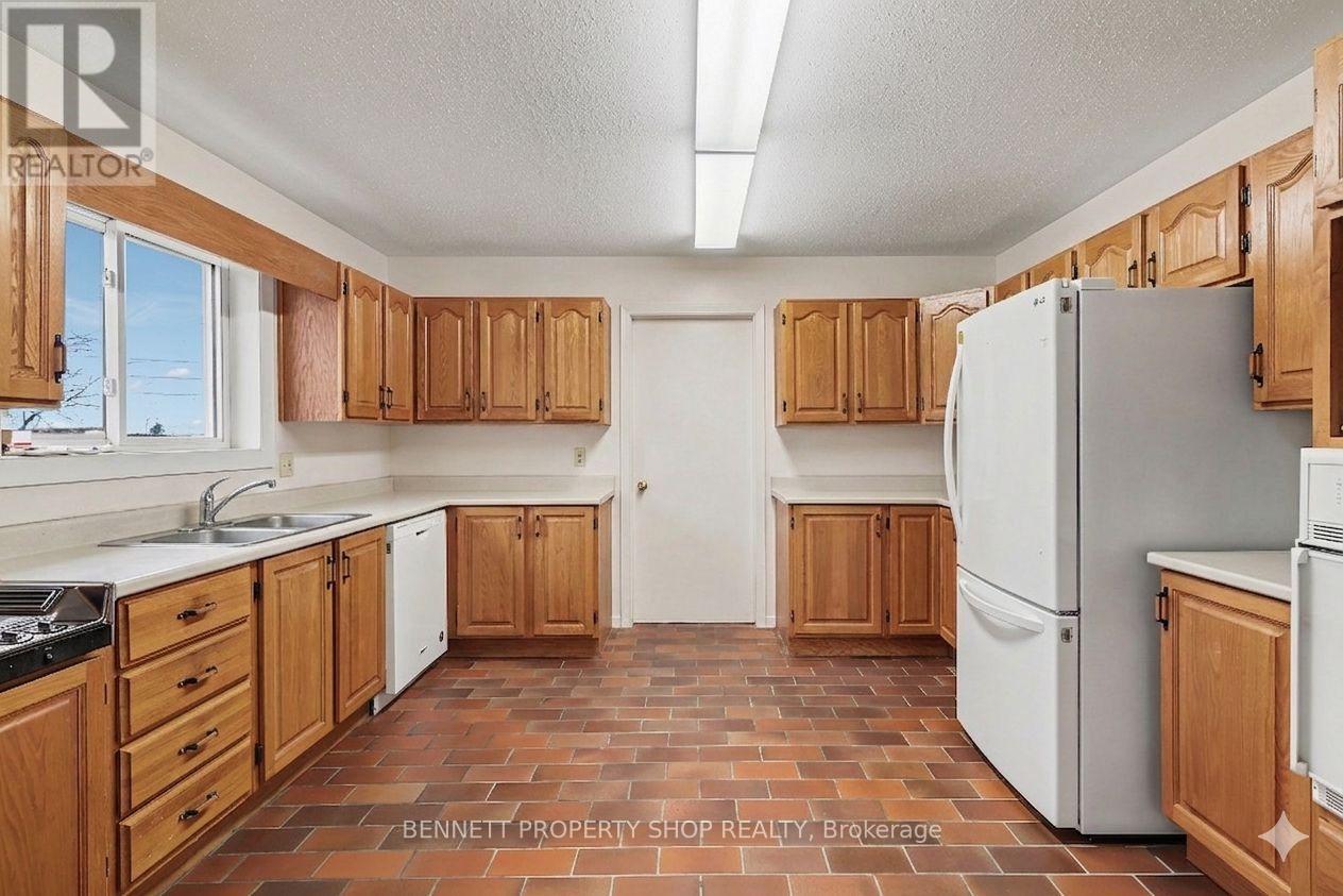 3490 LARMOURS ROAD - 12