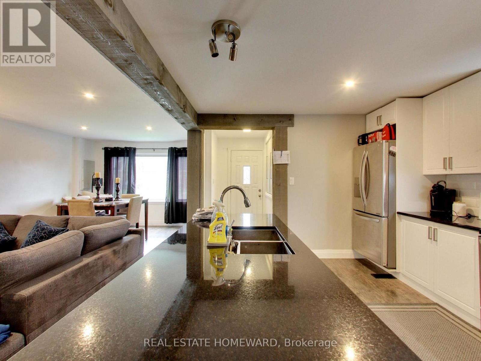 102 CENTRAL PARK BOULEVARD N - 13