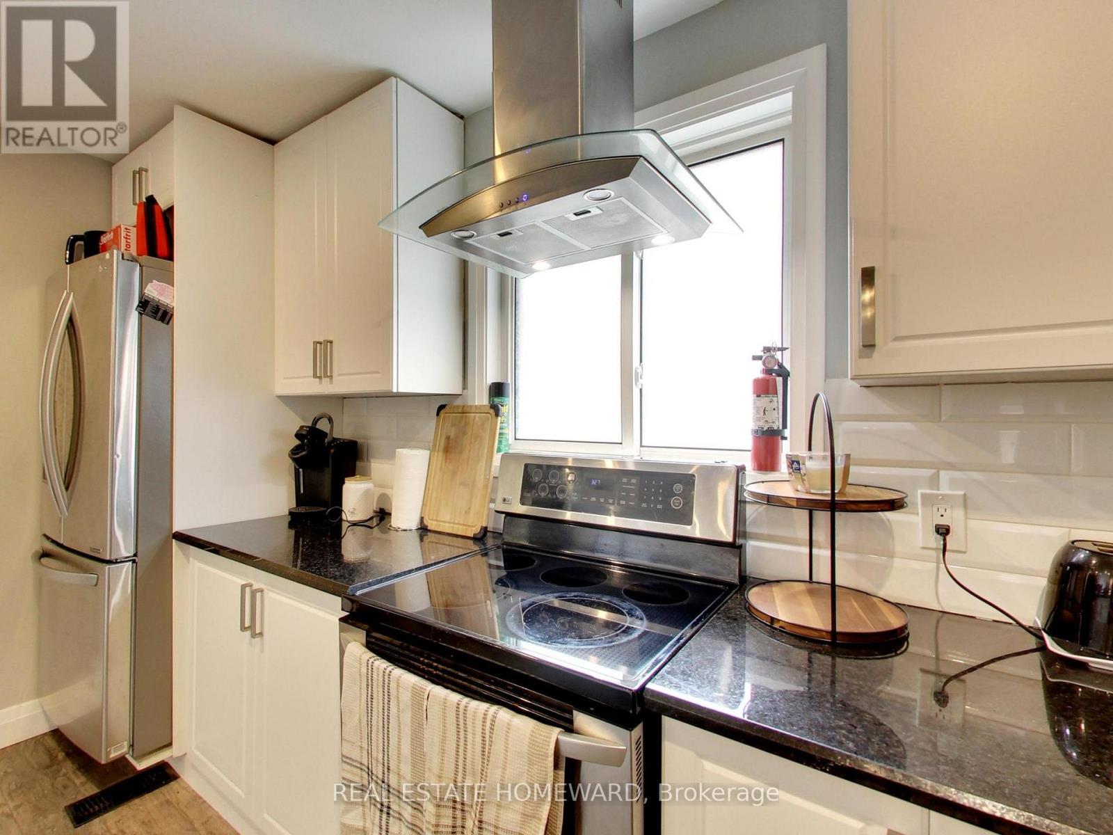 102 CENTRAL PARK BOULEVARD N - 14