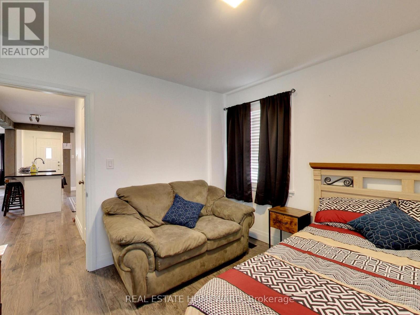 102 CENTRAL PARK BOULEVARD N - 28