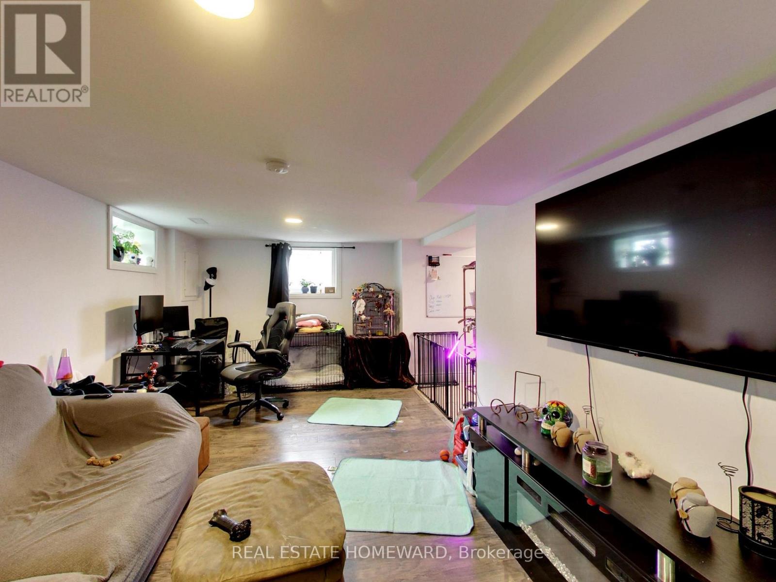 102 CENTRAL PARK BOULEVARD N - 37
