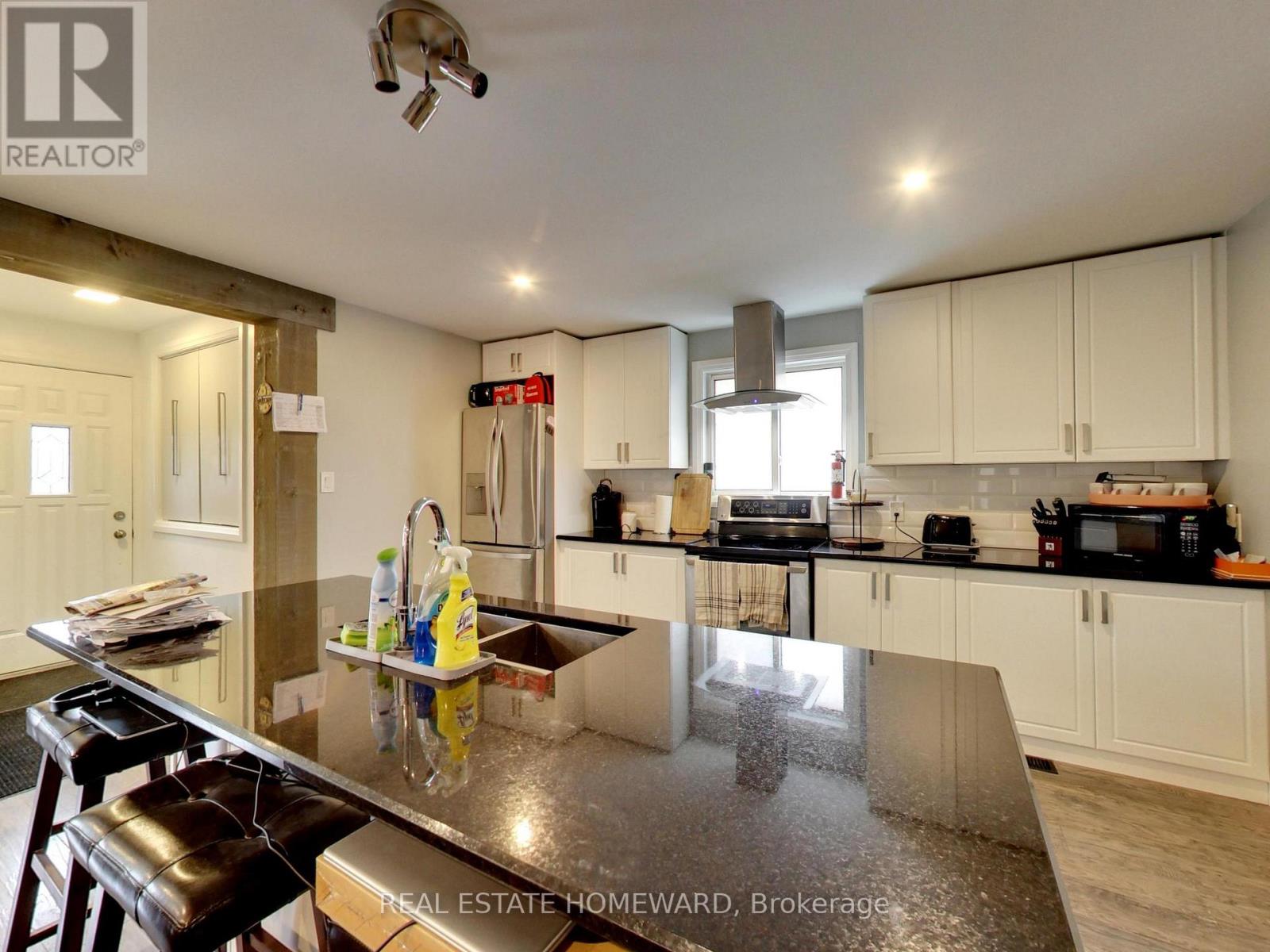 102 CENTRAL PARK BOULEVARD N - 9