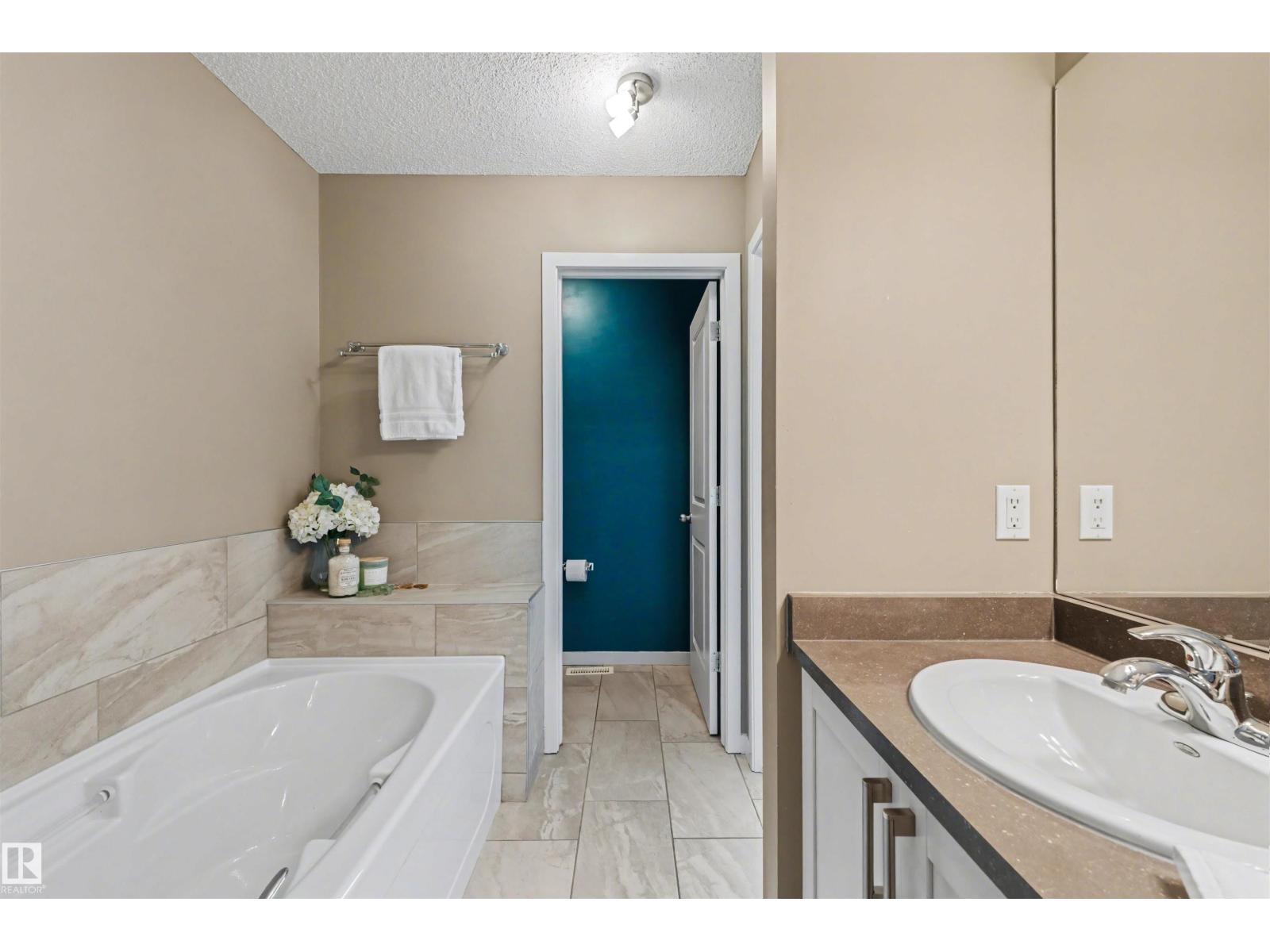 4042 CHAPPELLE GREEN GR SW, Edmonton