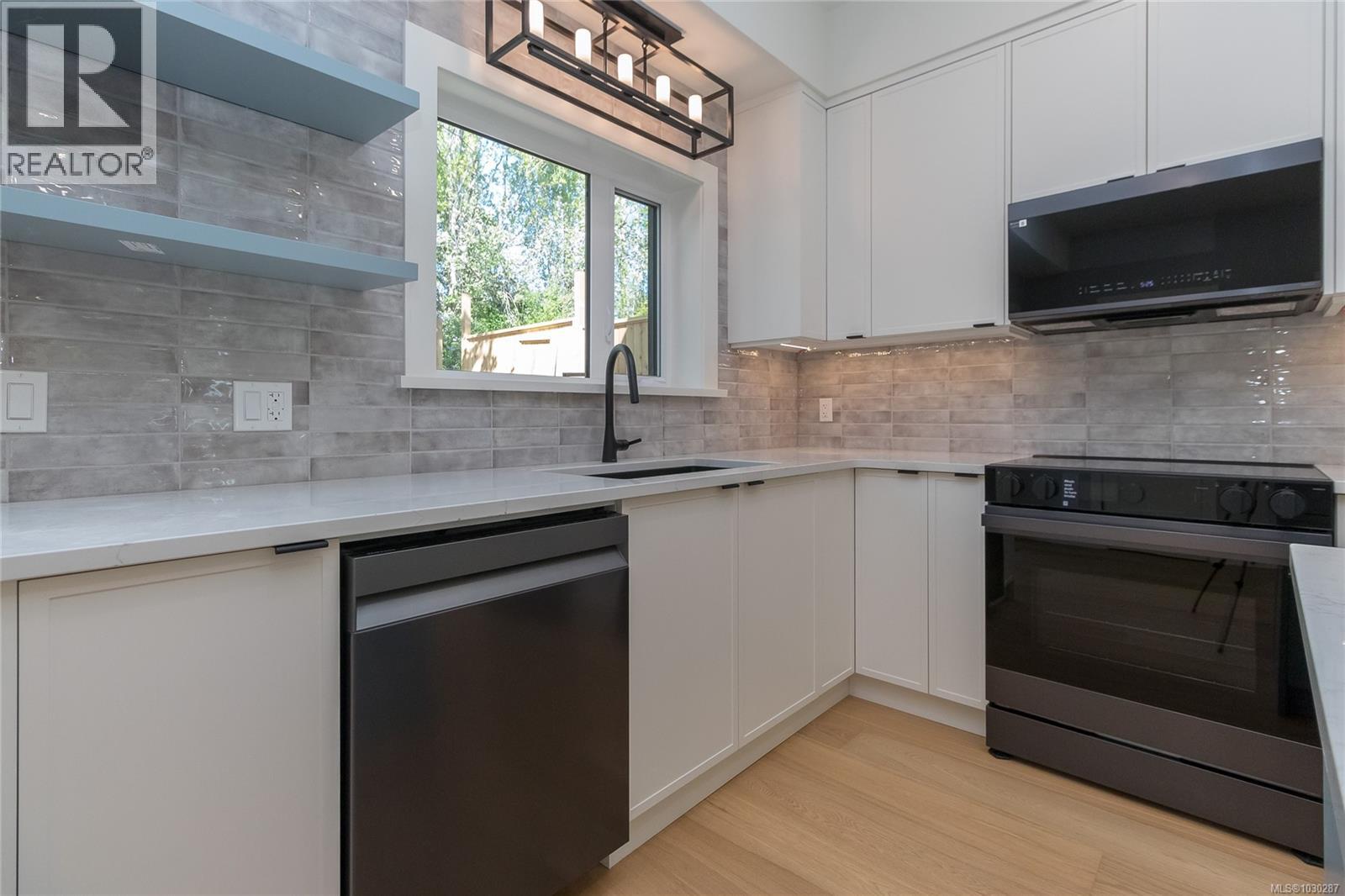#103 1048 Clarke Rd - 14