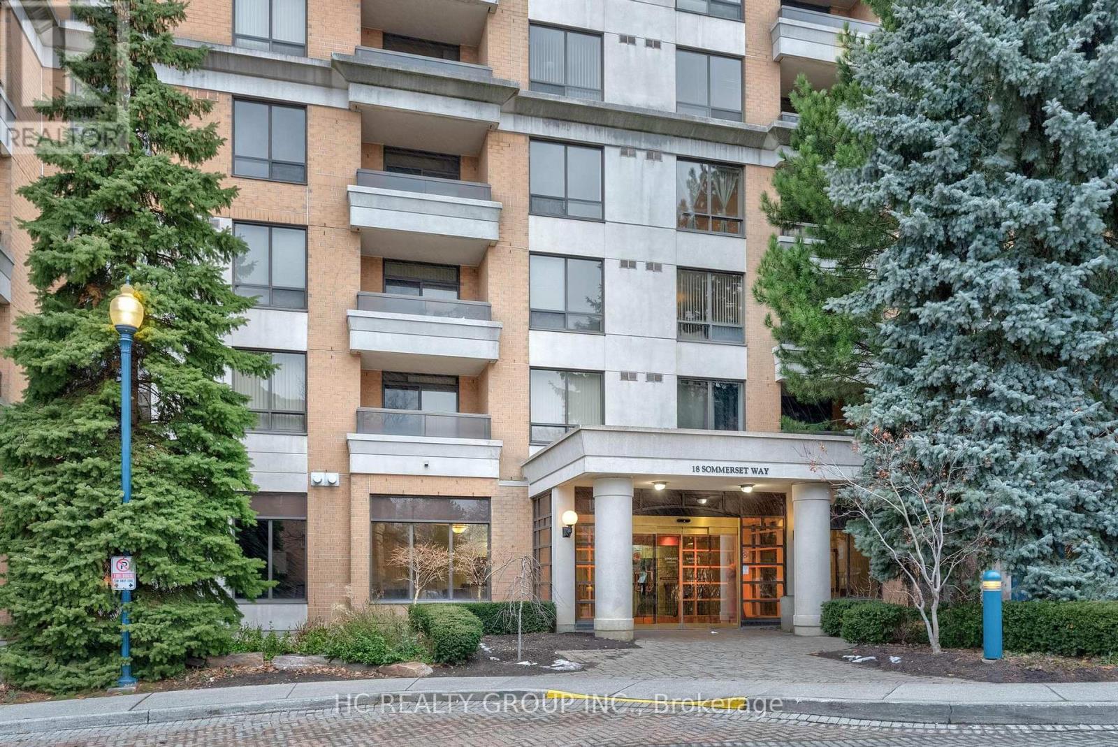 1008 - 18 SOMMERSET WAY - photo 2