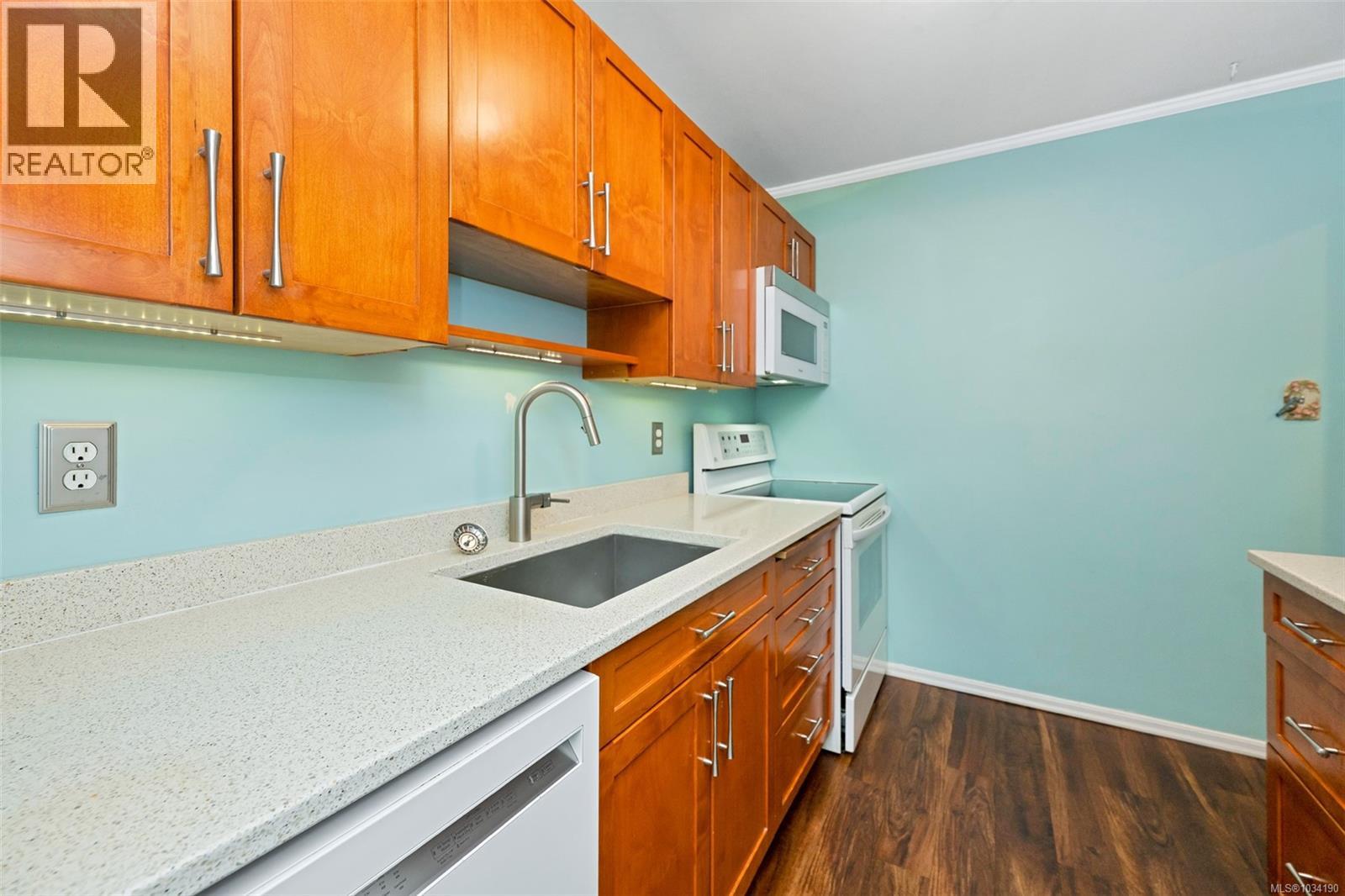 201 1050 Park Boulevard, Victoria
