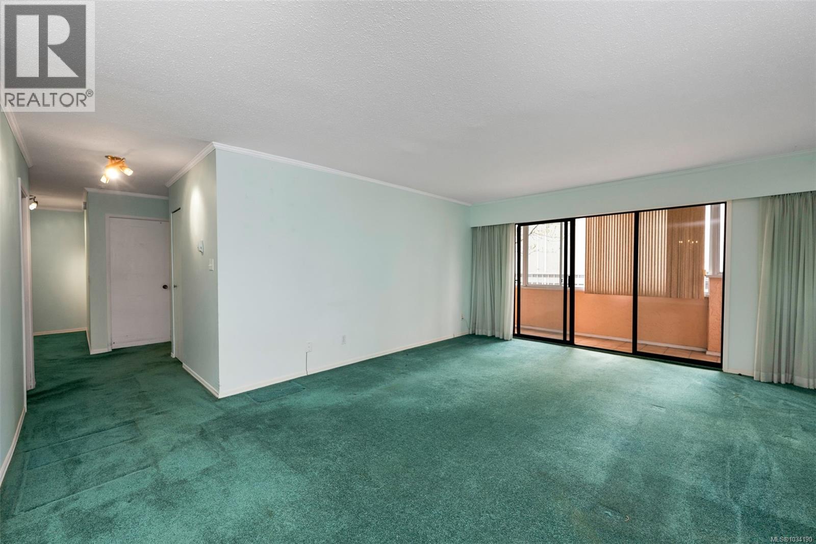 201 1050 Park Boulevard, Victoria